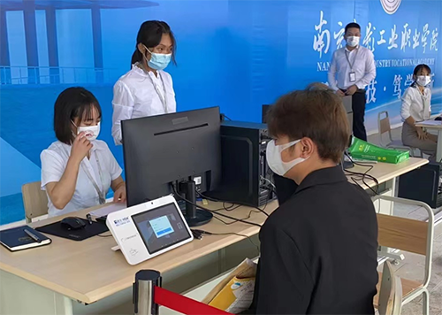 人證核驗一體機(jī)在考場身份核驗方面得到廣泛應(yīng)用