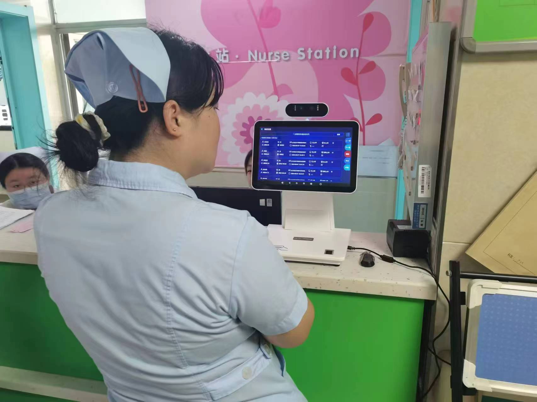 陜西中醫(yī)院大學(xué)醫(yī)院使用德生實(shí)名核驗(yàn)一體機(jī)